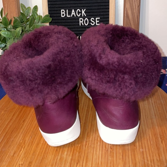 FIT FLOP SHEARLING ANKLE BOOTS IN BURGUNDY SZ 7 - Picture 4 of 9